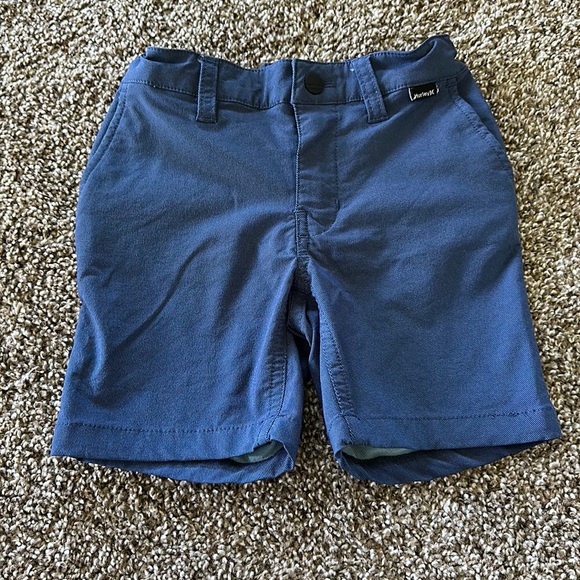 Adorable 4T Hurley shorts - Picture 1 of 2